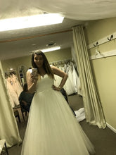 Load image into Gallery viewer, Alfred Angelo &#39;2595&#39; size 16 new wedding dress front view on bride
