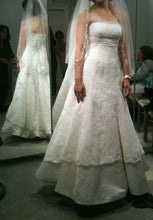 Load image into Gallery viewer, Alita Graham &#39;Oaly&#39; size 4 sample wedding dress front view on bride
