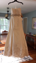 Load image into Gallery viewer, Allure &#39;8605&#39; - Allure - Nearly Newlywed Bridal Boutique - 1
