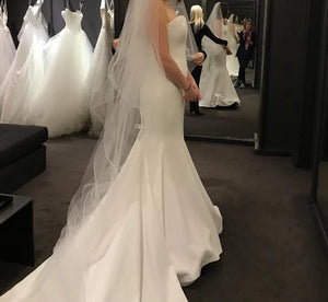 Vera Wang 'Jocelyn' size 4 new wedding dress side view on bride