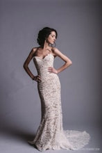Load image into Gallery viewer, Anna Maier &#39;Lyon&#39; size 6 new wedding dress front view on model
