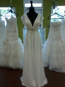 Anaiss 'Modern' size 8 new wedding dress front view on mannequin
