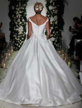 Load image into Gallery viewer, Anne Barge &#39;Berkeley&#39; size 6 new wedding dress back view on model
