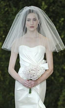 Load image into Gallery viewer, Carolina Herrera &#39;Arielle&#39; - Carolina Herrera - Nearly Newlywed Bridal Boutique - 2
