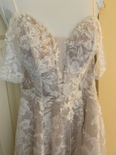 Load image into Gallery viewer, Martina Liana &#39;1086&#39; wedding dress size-06 NEW
