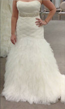 Load image into Gallery viewer, Galina Signature &#39;SWG523&#39; wedding dress size-10 NEW
