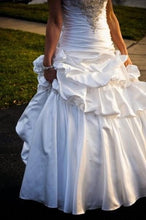 Load image into Gallery viewer, Maggie Sottero &#39;unknown&#39; wedding dress size-04 PREOWNED

