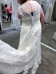 David's Bridal '7T3299' wedding dress size-16 PREOWNED