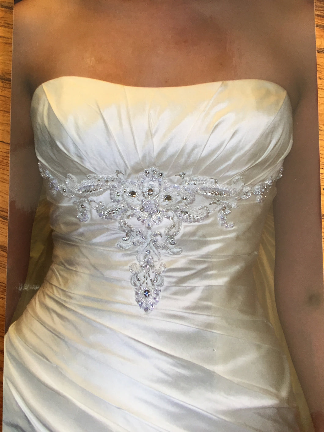 Anjolique Bridal '1010' size 8 new wedding dress front view close up