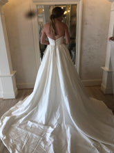 Load image into Gallery viewer, Justin Alexander &#39;8825&#39; wedding dress size-08 NEW
