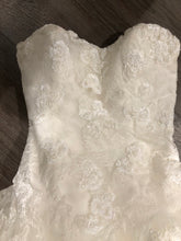 Load image into Gallery viewer, Pronovias &#39;Barroco&#39; size 8 used wedding dress front view close up
