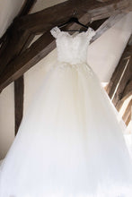 Load image into Gallery viewer, Casablanca &#39;Gracie (2312)&#39; wedding dress size-02 PREOWNED
