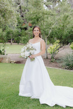 Load image into Gallery viewer, Essense of Australia &#39;D3560&#39; wedding dress size-08 PREOWNED
