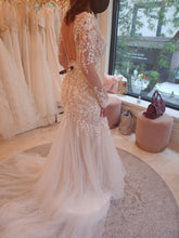 Load image into Gallery viewer, Calle Blanche &#39;Scarlett&#39; wedding dress size-06 SAMPLE
