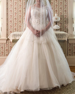 Oleg Cassini '7cu745' wedding dress size-08 PREOWNED