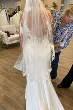 Load image into Gallery viewer, Allure Bridals &#39;3450&#39; wedding dress size-12 NEW
