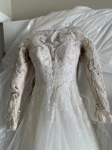 Essense of Australia 'D2939' wedding dress size-08 NEW