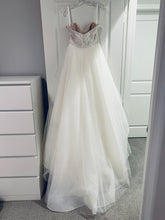 Load image into Gallery viewer, Hayley Paige &#39;56446552&#39; wedding dress size-04 NEW
