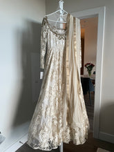 Load image into Gallery viewer, Unknown &#39;Unknown&#39; wedding dress size-06 SAMPLE
