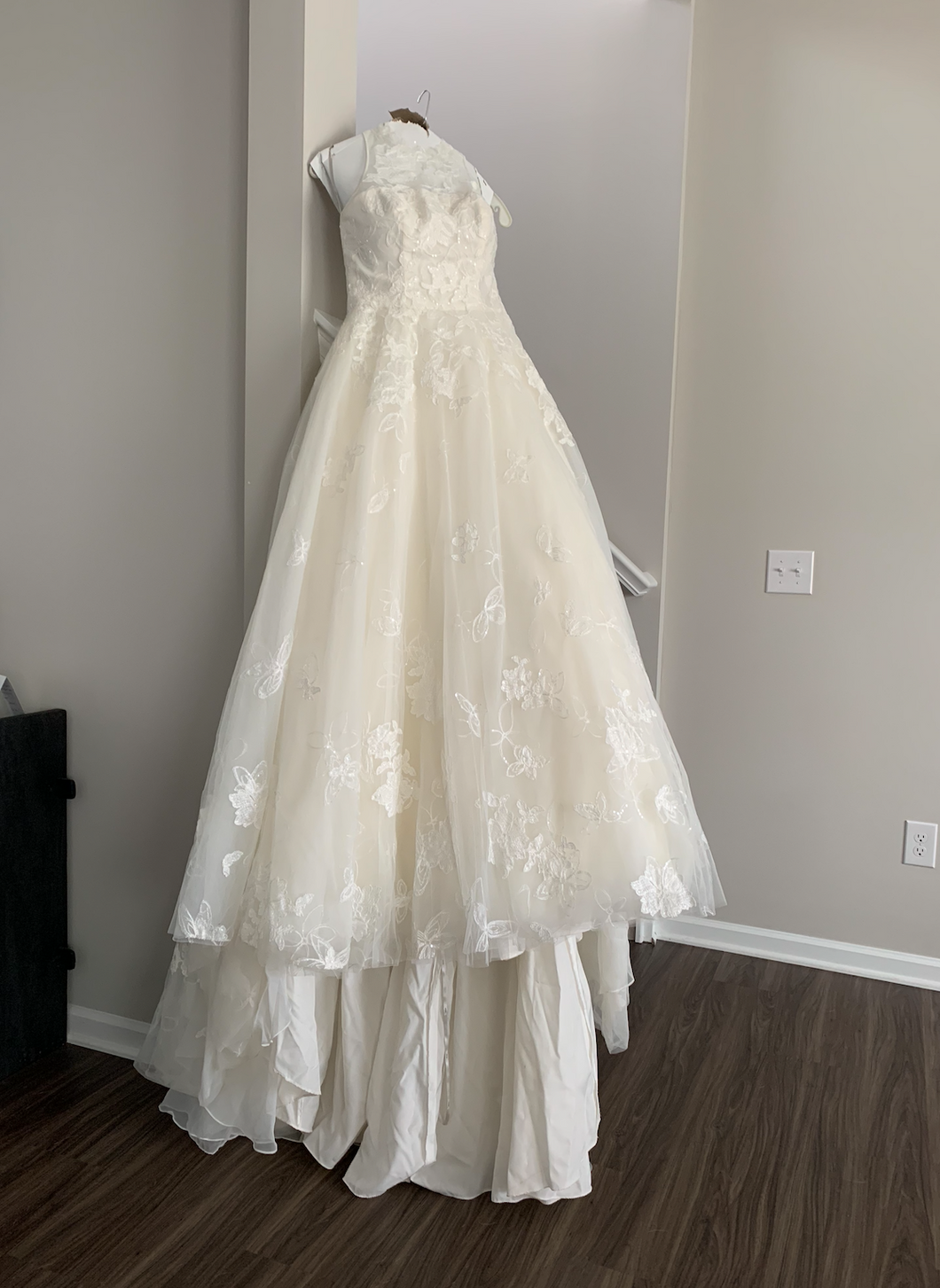 White by Vera Wang 'VW351426' wedding dress size-06 PREOWNED