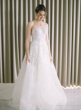 Load image into Gallery viewer, Mira Zwillinger &#39;Audrey&#39; wedding dress size-04 PREOWNED
