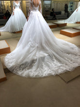 Load image into Gallery viewer, Demetrios &#39;760&#39; wedding dress size-02 NEW
