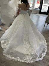 Load image into Gallery viewer,  &#39;Jenna in white &#39; wedding dress size-08 NEW
