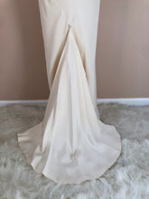 Load image into Gallery viewer, Christiana Couture &#39;Saskia&#39; size 2 used wedding dress back view of train
