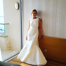 Load image into Gallery viewer, Vassilis Zoulias &#39;Callas dress&#39; wedding dress size-06 PREOWNED
