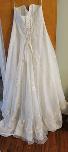 Jewel 'WG3837' wedding dress size-16 PREOWNED