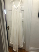 Load image into Gallery viewer, Modern Trousseau &#39;Sari/Butler custom dress&#39; wedding dress size-06 NEW
