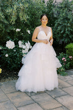 Load image into Gallery viewer, Watters &#39;WTOO Montgomery &#39; wedding dress size-08 PREOWNED
