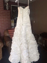 Load image into Gallery viewer, alfred angelo &#39;Unknown &#39; wedding dress size-04 NEW
