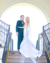 Load image into Gallery viewer, Michael DePaulo &#39;custom made&#39; wedding dress size-04 PREOWNED
