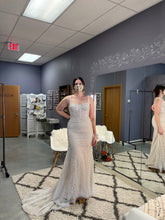 Load image into Gallery viewer, Alena Leena &#39;Dara&#39; wedding dress size-10 PREOWNED
