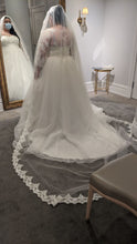 Load image into Gallery viewer, Oleg Cassini &#39;1431043&#39; wedding dress size-18 NEW
