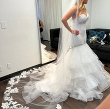 Load image into Gallery viewer, private label signature collection &#39;PL MADDY 08-0784B&#39; wedding dress size-04 NEW
