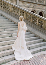 Load image into Gallery viewer, Carolina Herrera &#39;Aubrey &#39; wedding dress size-04 PREOWNED
