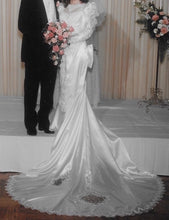 Load image into Gallery viewer, Sweetheart &#39;Long-sleeved Mermaid&#39; size 4 used wedding dress front view on bride
