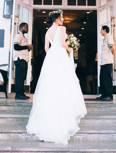 Zac Posen 'Winter 2017' size 8 used wedding dress back view on bride
