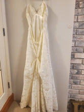 Load image into Gallery viewer, Katie May &#39;Poipu&#39; wedding dress size-06 PREOWNED
