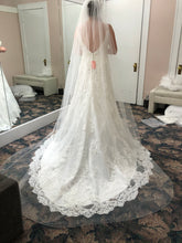 Load image into Gallery viewer, Allure Bridals &#39;9605&#39; wedding dress size-10 NEW
