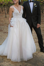 Load image into Gallery viewer, Monique Lhuillier &#39;BL18109&#39; wedding dress size-02 PREOWNED
