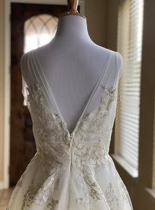 Alyne 'Morgan' wedding dress size-00 NEW