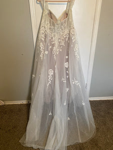 Galina Signature '9swg834' wedding dress size-22W PREOWNED