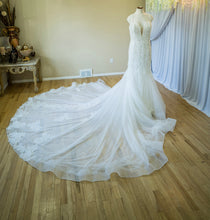 Load image into Gallery viewer, Calle Blanche &#39;120104 FARAH&#39; wedding dress size-12 PREOWNED
