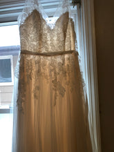 Load image into Gallery viewer, Watters &#39;Willowby by Watters Reagan Gown&#39; wedding dress size-08 NEW
