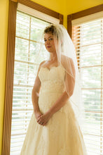 Load image into Gallery viewer, Anne Barge &#39;Betrothed&#39; wedding dress size-00 PREOWNED

