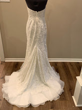 Load image into Gallery viewer, David&#39;s Bridal &#39;SWG400&#39; wedding dress size-10 NEW

