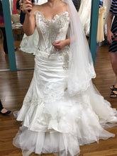 Load image into Gallery viewer, Farage Paris &#39;Sheena&#39; size 10 new wedding dress front view on bride
